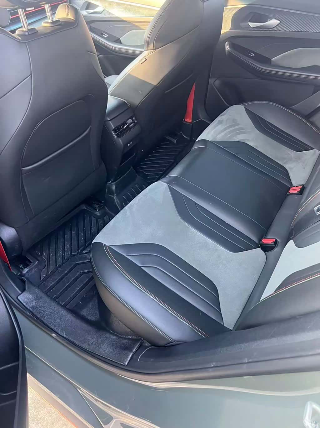 Geely Binray, 2022 13