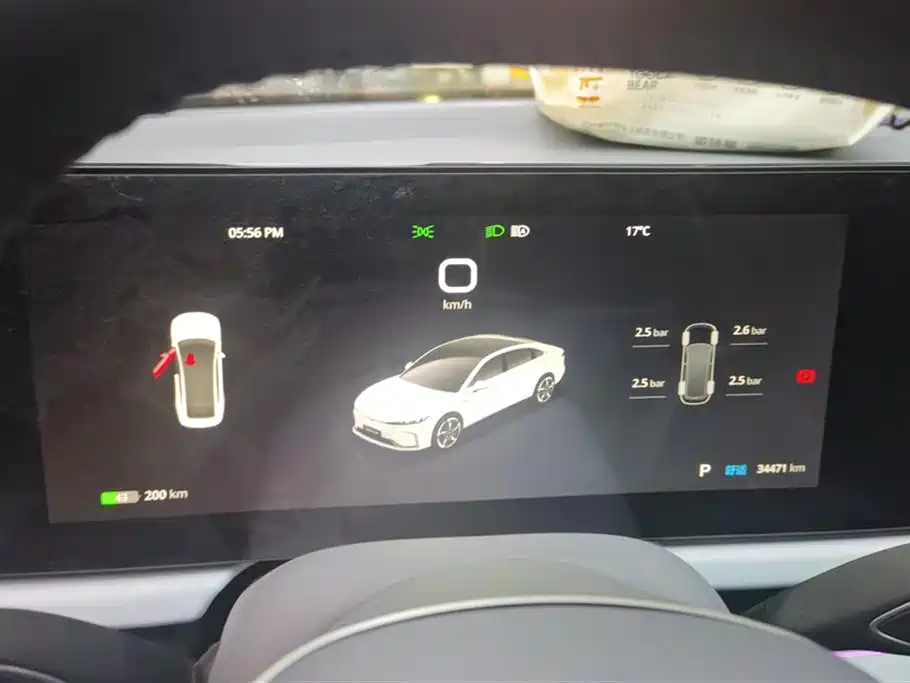 VOYAH Lantu chasing light