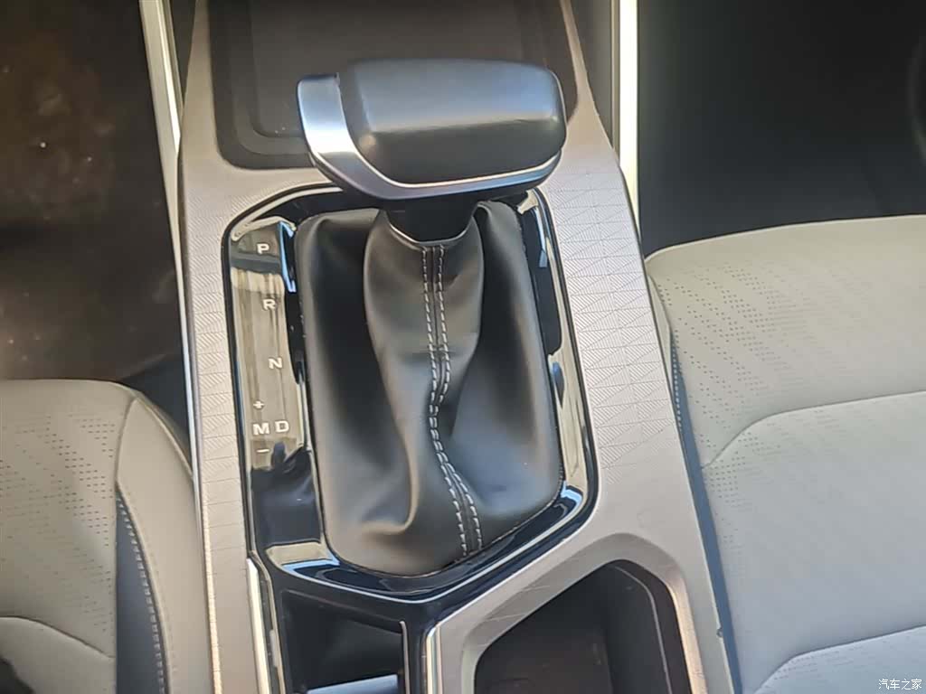 Geely Emgrand, 2023 14