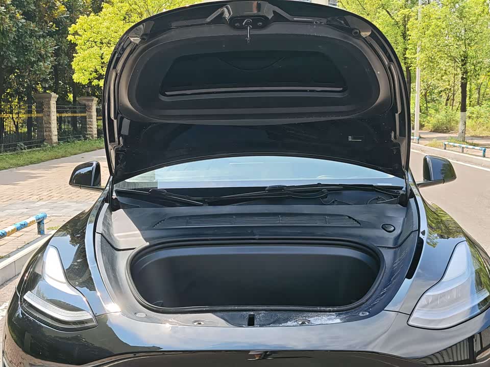 Tesla Model Y Tesla Model Y