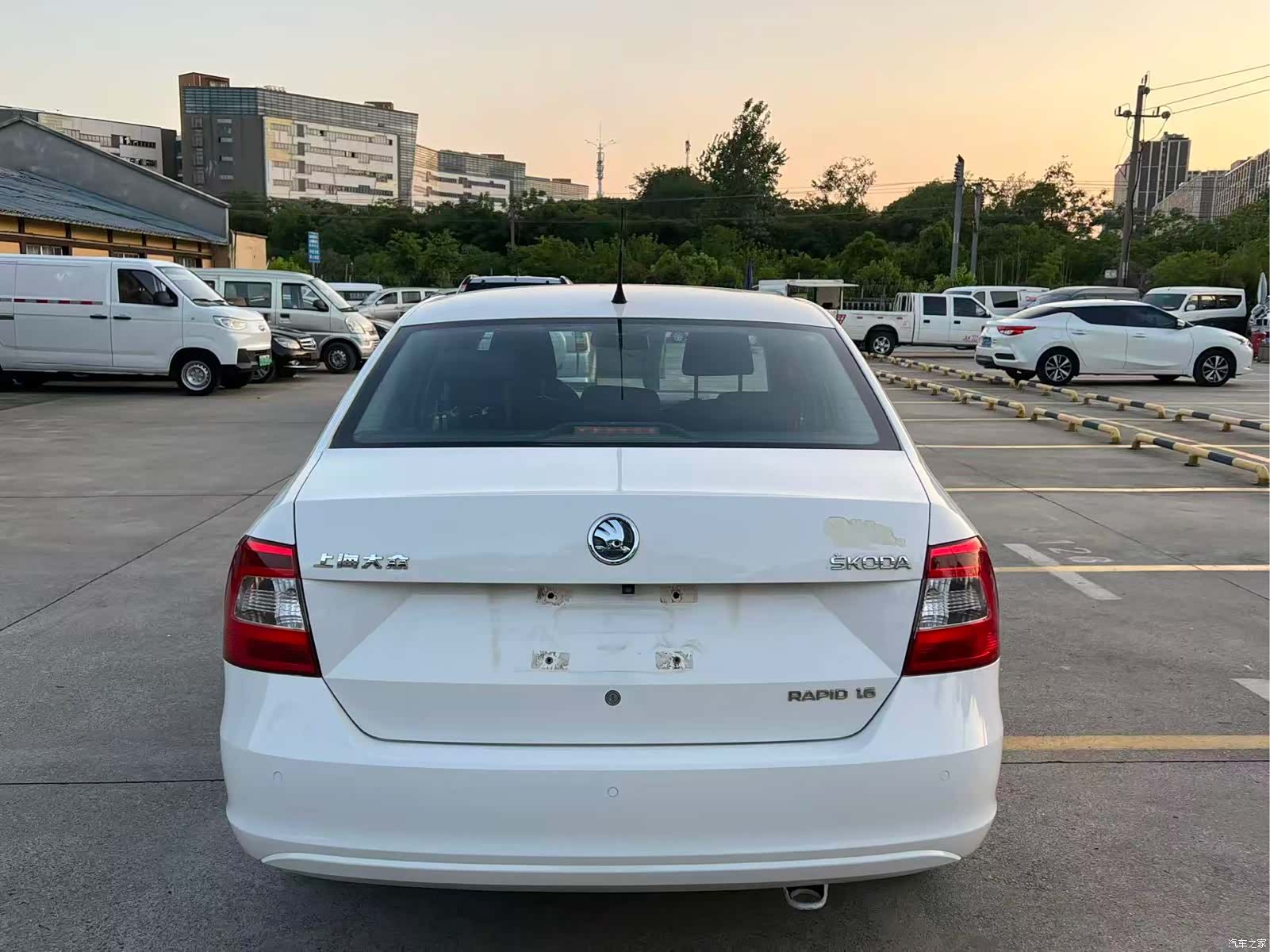 Skoda Rapid, 2014 11