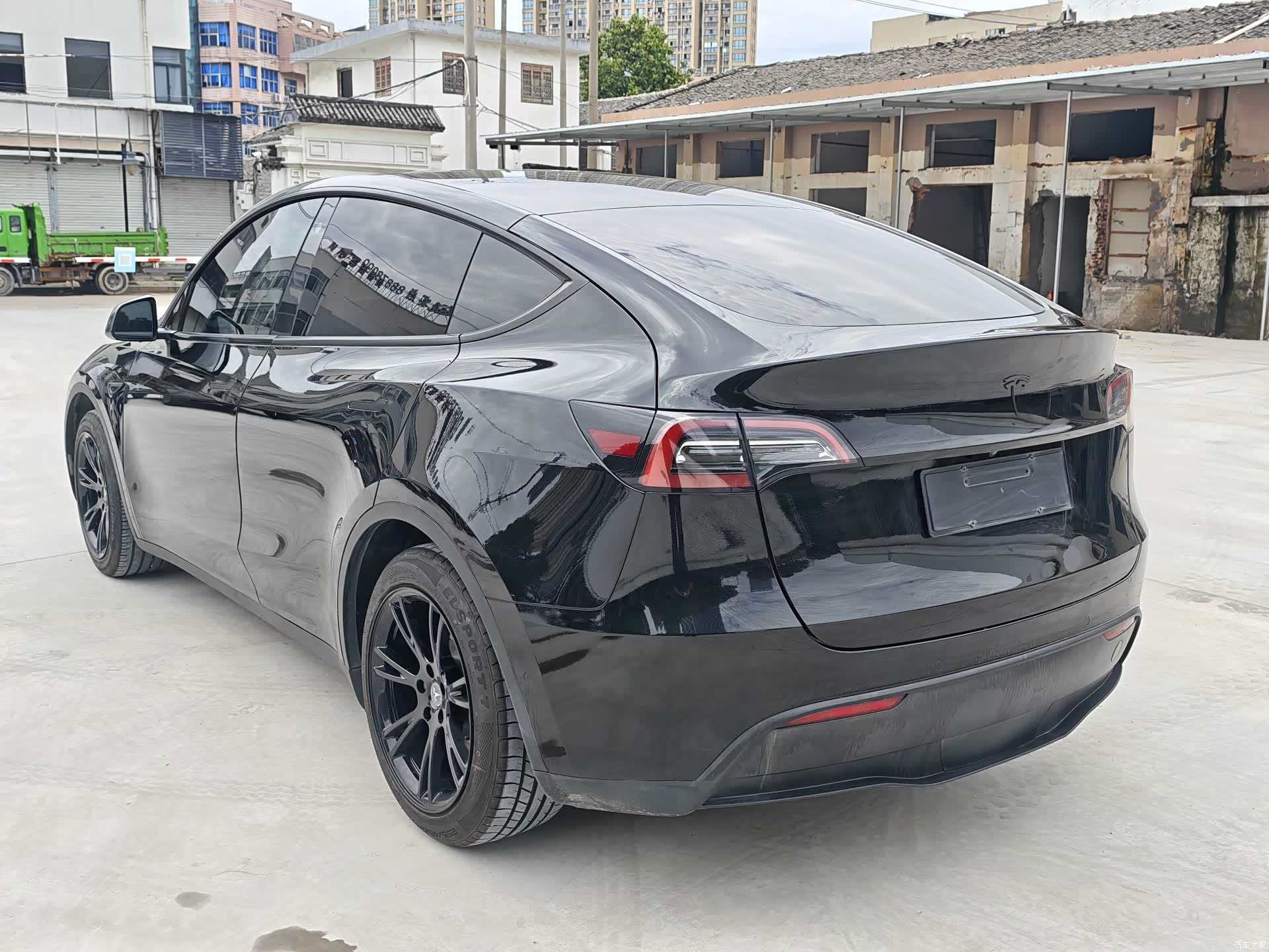 Tesla Model Y, 2022 4