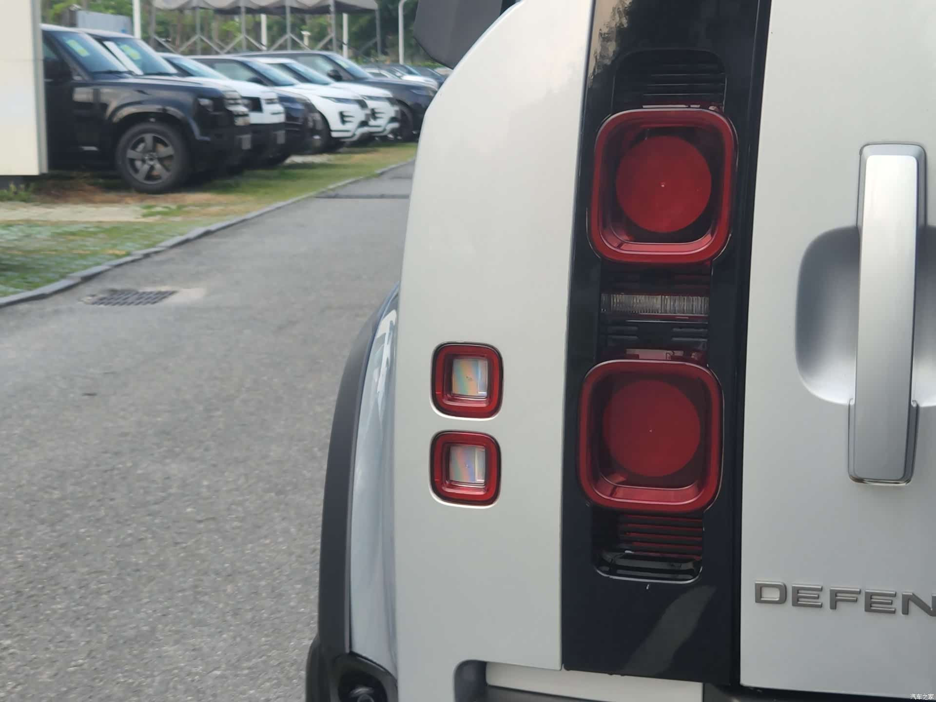 Land Rover Defender, 2021 10
