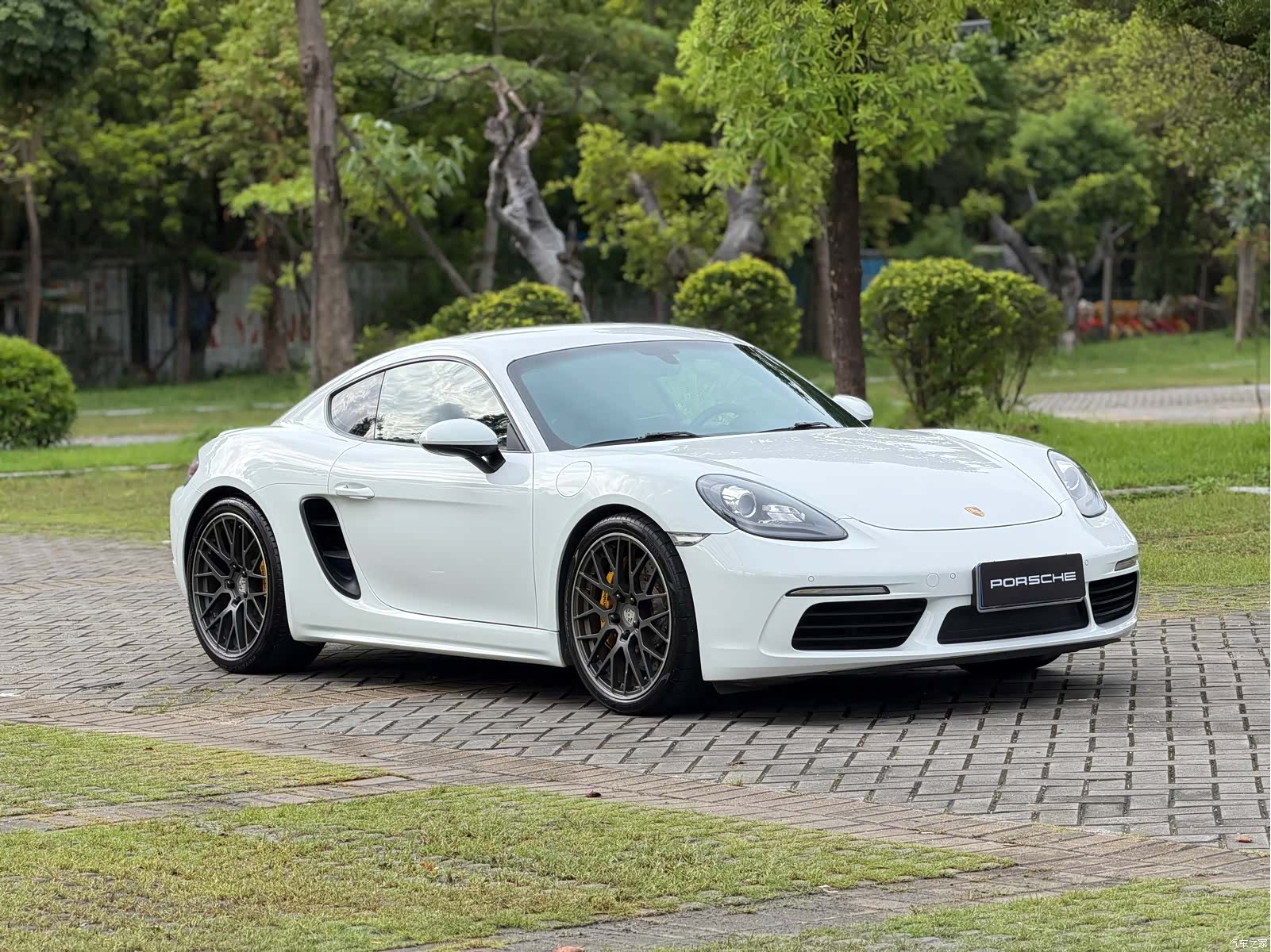 Porsche Cayman, 2018 3