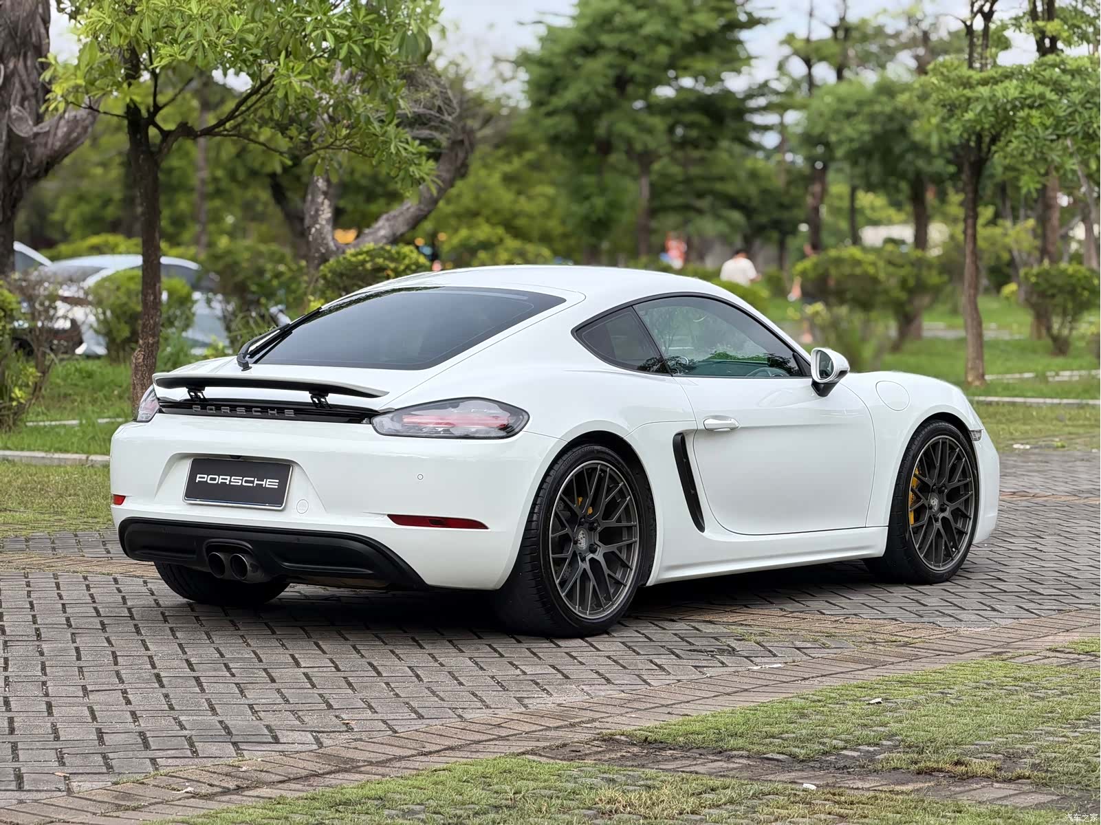 Porsche Cayman, 2018 все фото