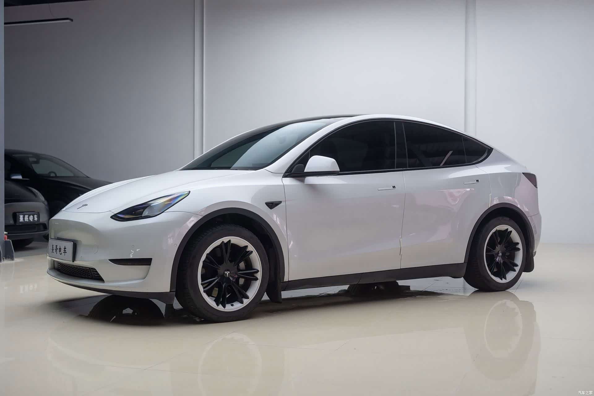Tesla Model Y, 2023 2