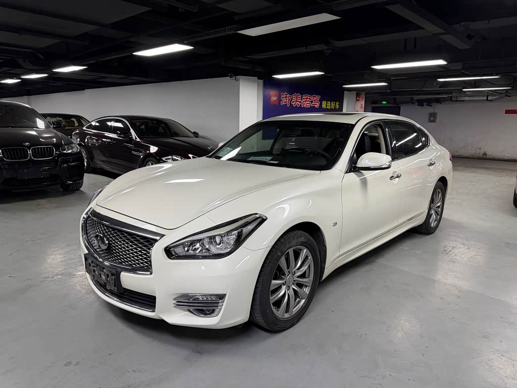 Infiniti Q70
