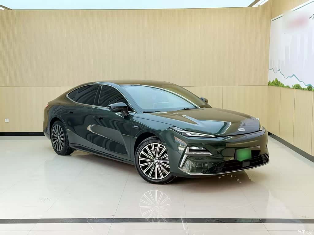Geely 8, 2025 4