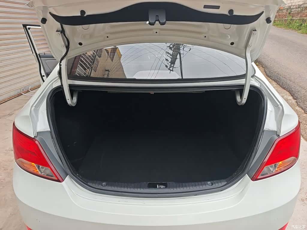 Hyundai GLS, 2016 19