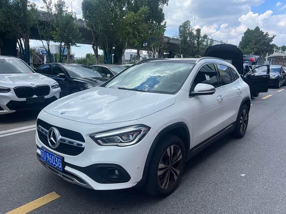 Mercedes-Benz GLA Mercedes-Benz GLA