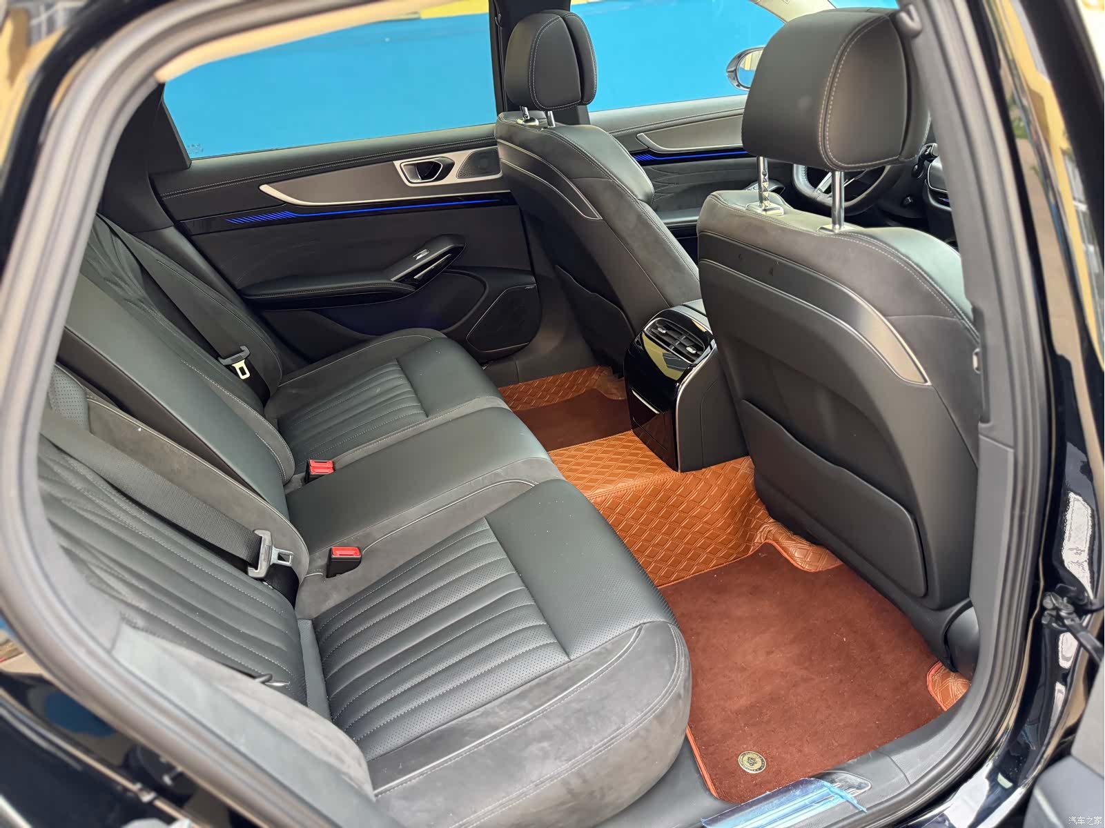 Hongqi H9, 2025 6