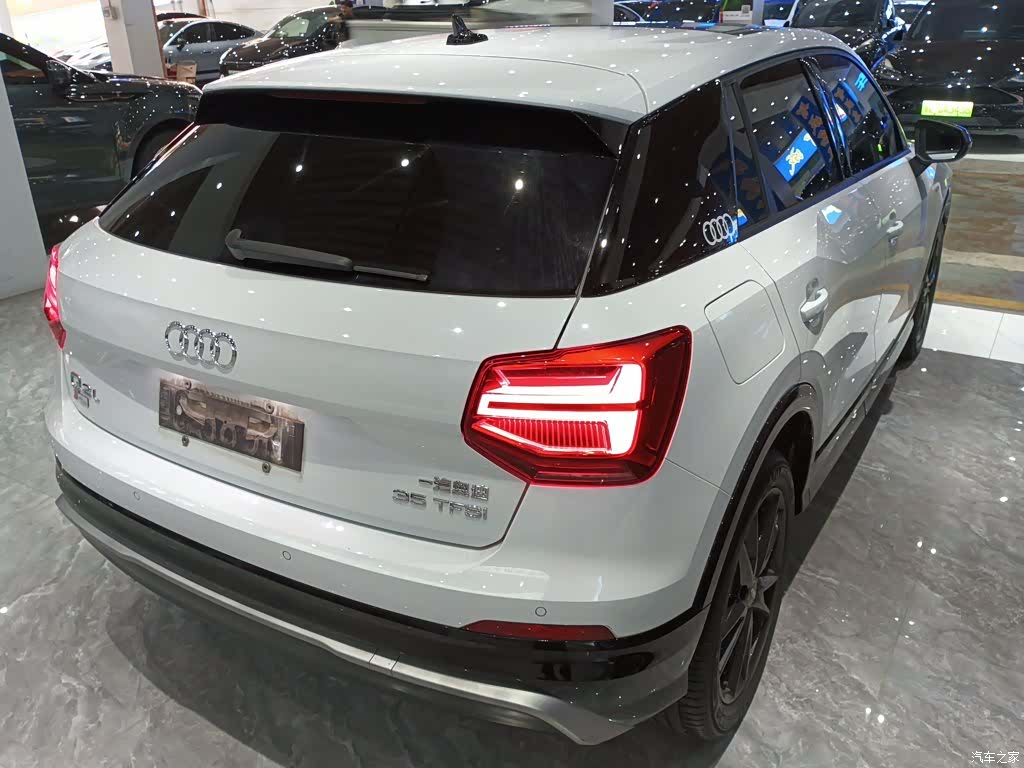 Audi Q2L, 2019 все фото