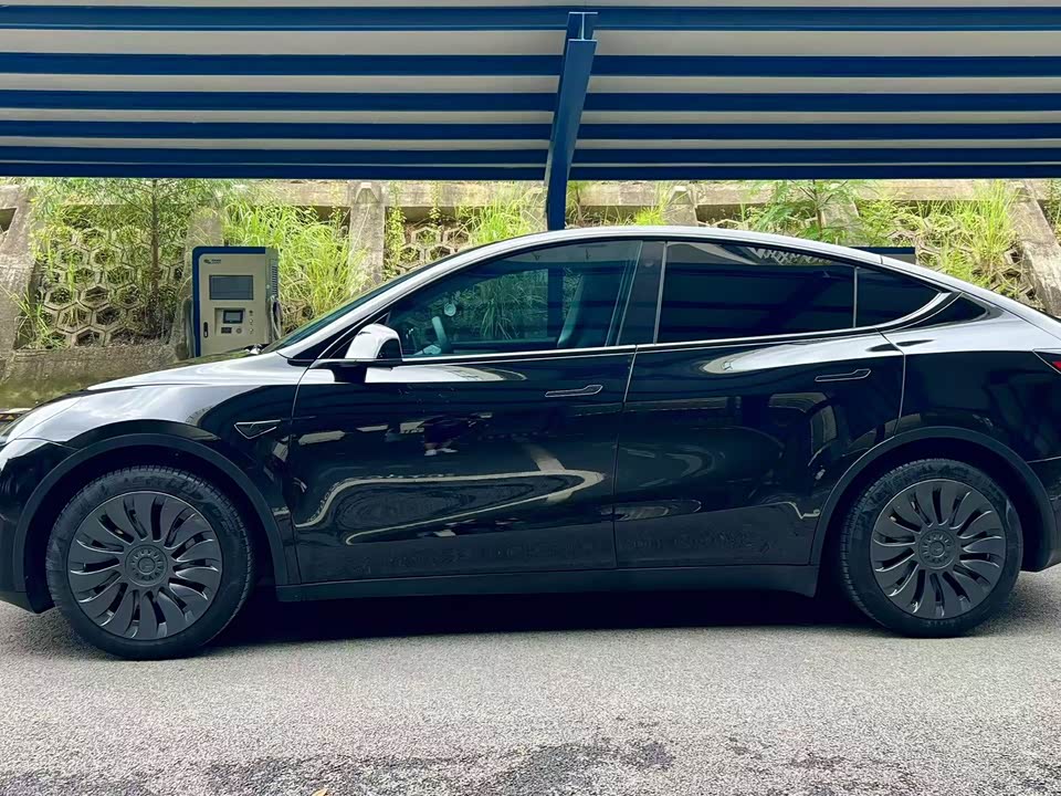 Tesla Model Y Tesla Model Y
