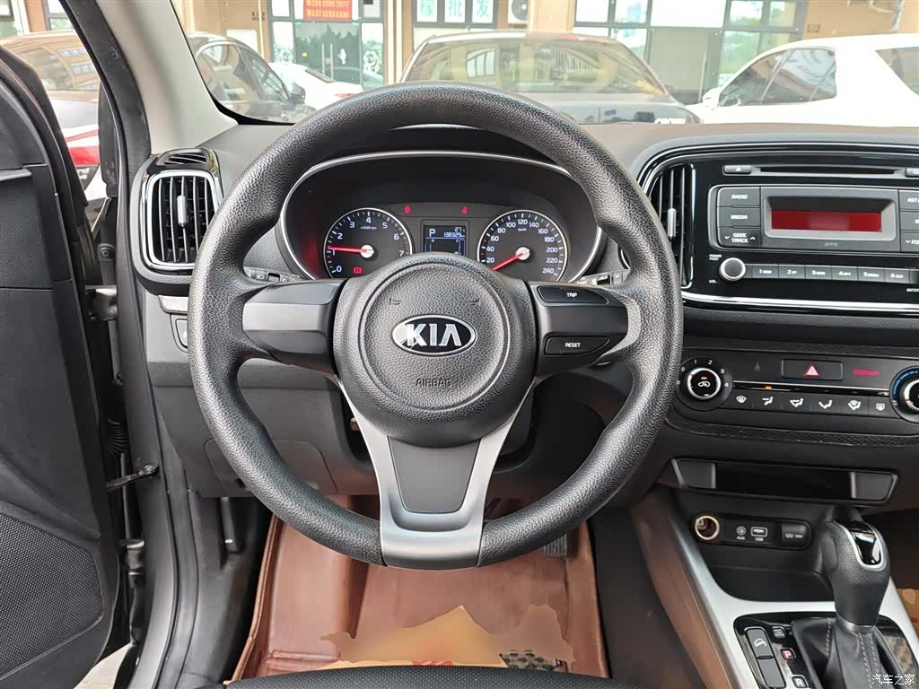 Kia KX3, 2016 11