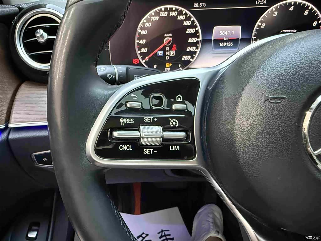 Mercedes-Benz E-Class, 2019 13