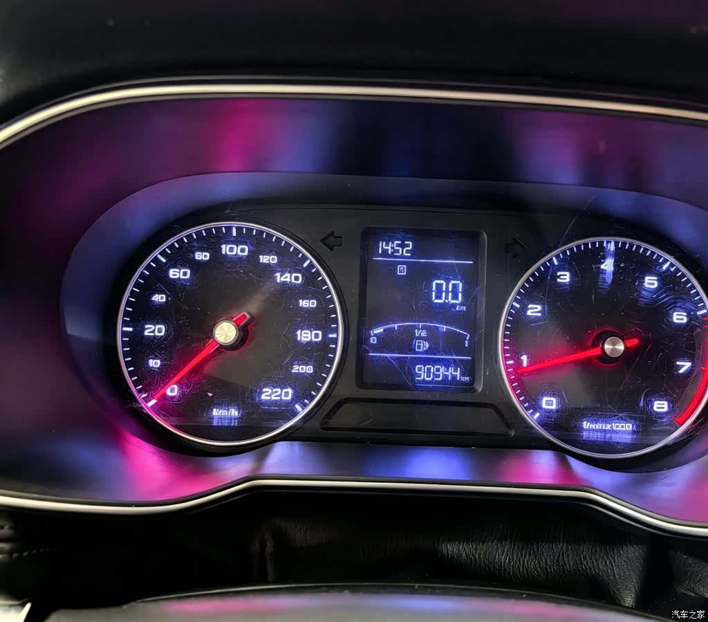 Roewe RX3, 2018 12