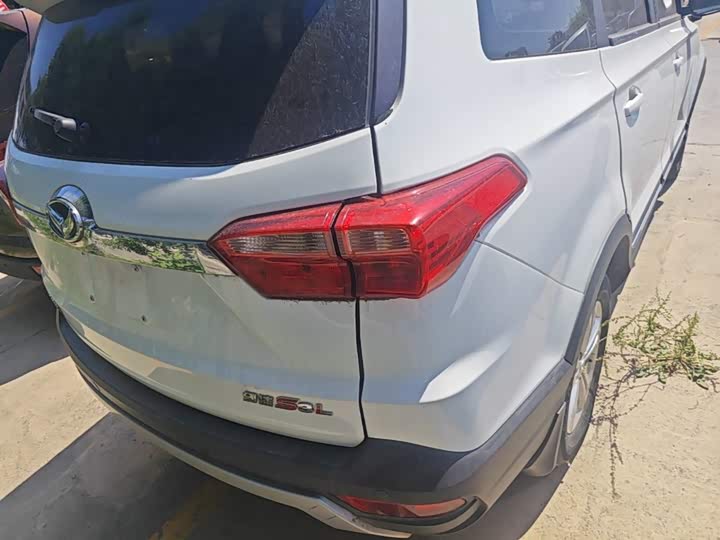 BAIC Huansu S3 2016 S3 L 1.5L МКПП zun xiang xing