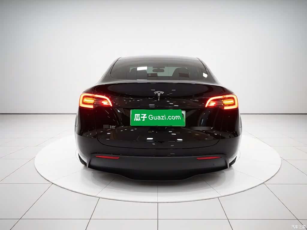 Tesla Model Y, 2021 4