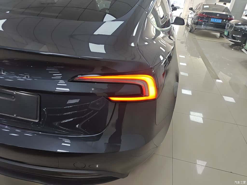 Tesla Model 3, 2025 8