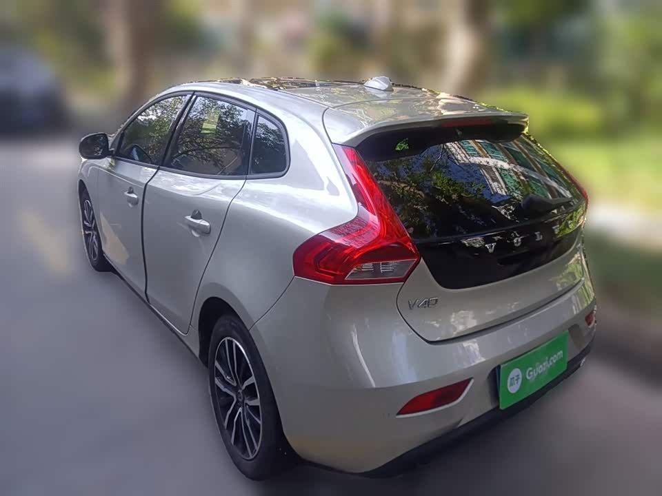 Volvo V40