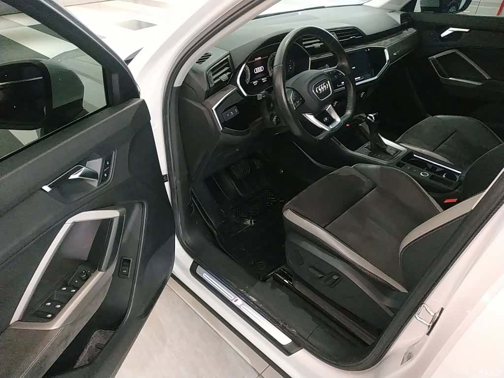 Audi Q3, 2022 11
