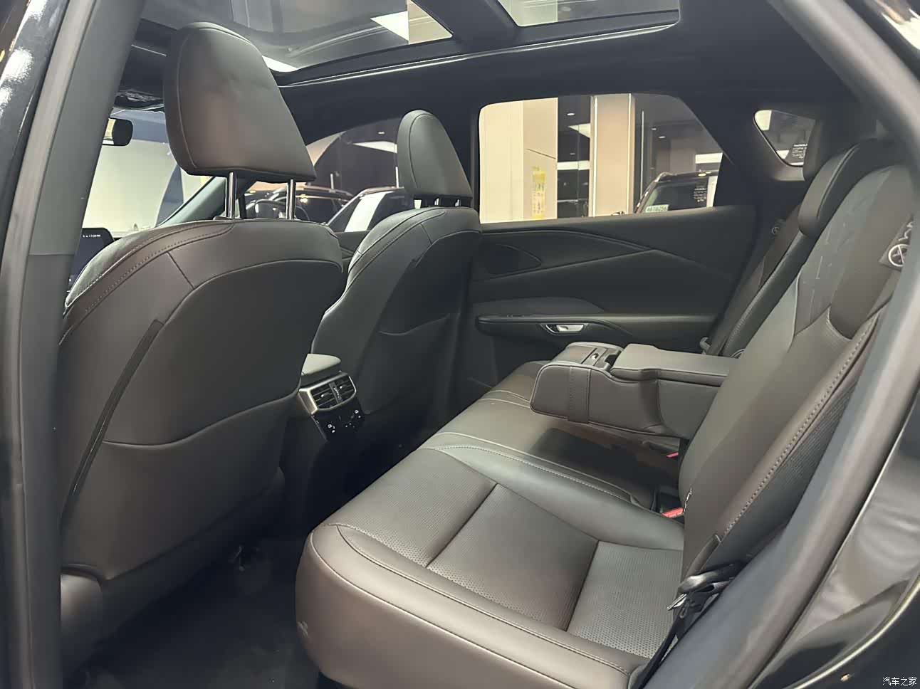 Lexus RX, 2025 8