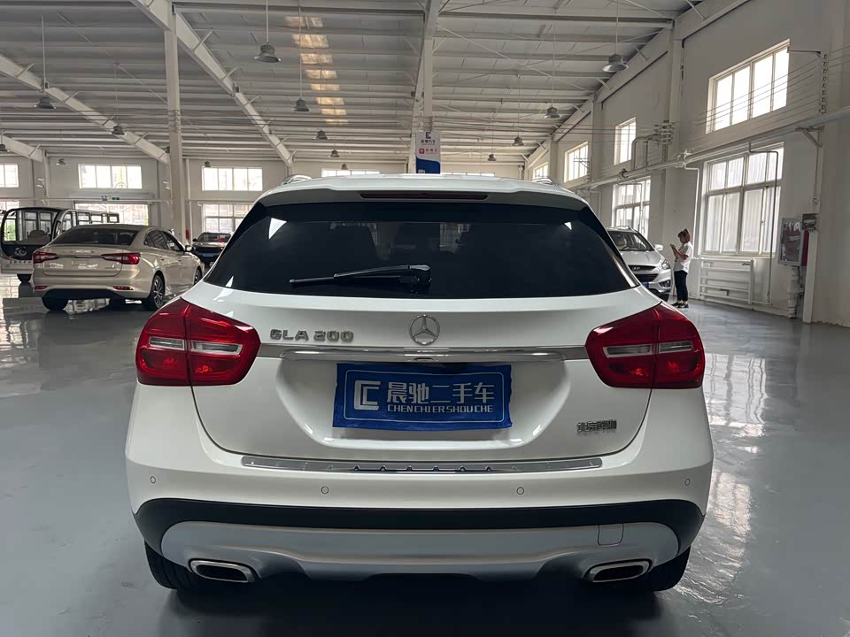 Mercedes-Benz GLA Mercedes-Benz GLA