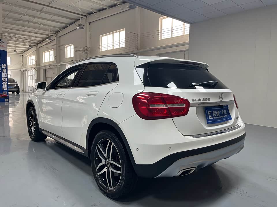 Mercedes-Benz GLA Mercedes-Benz GLA