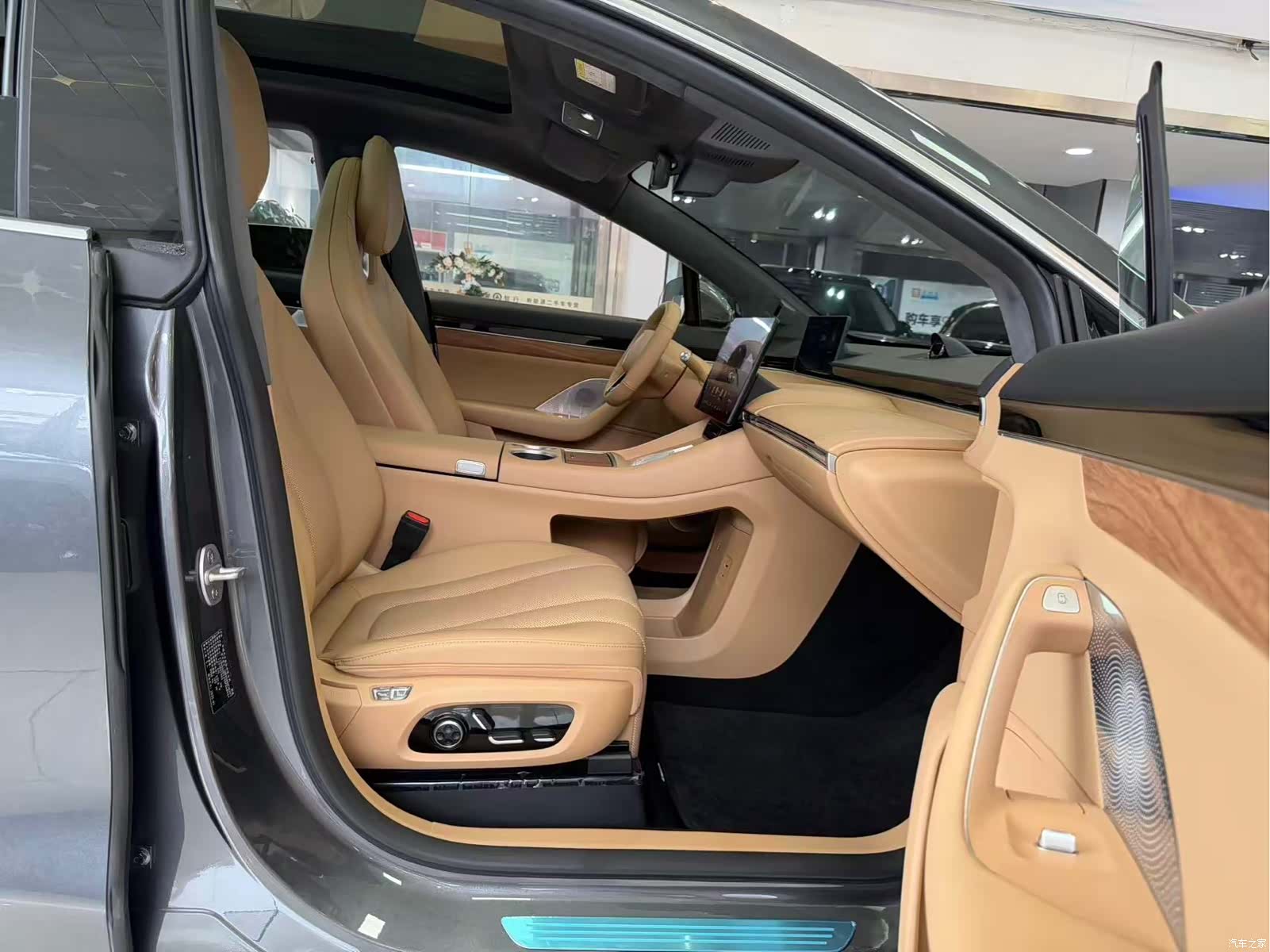 Luxeed R7, 2025 11