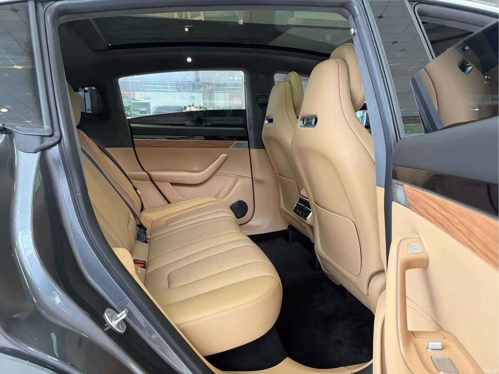 Luxeed R7, 2025 12