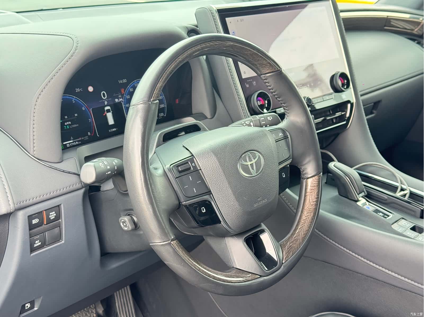 Toyota Alphard, 2024 10