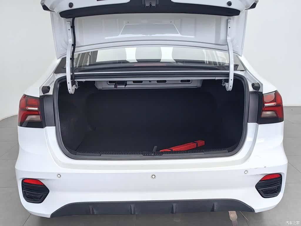 Roewe i5, 2022 16