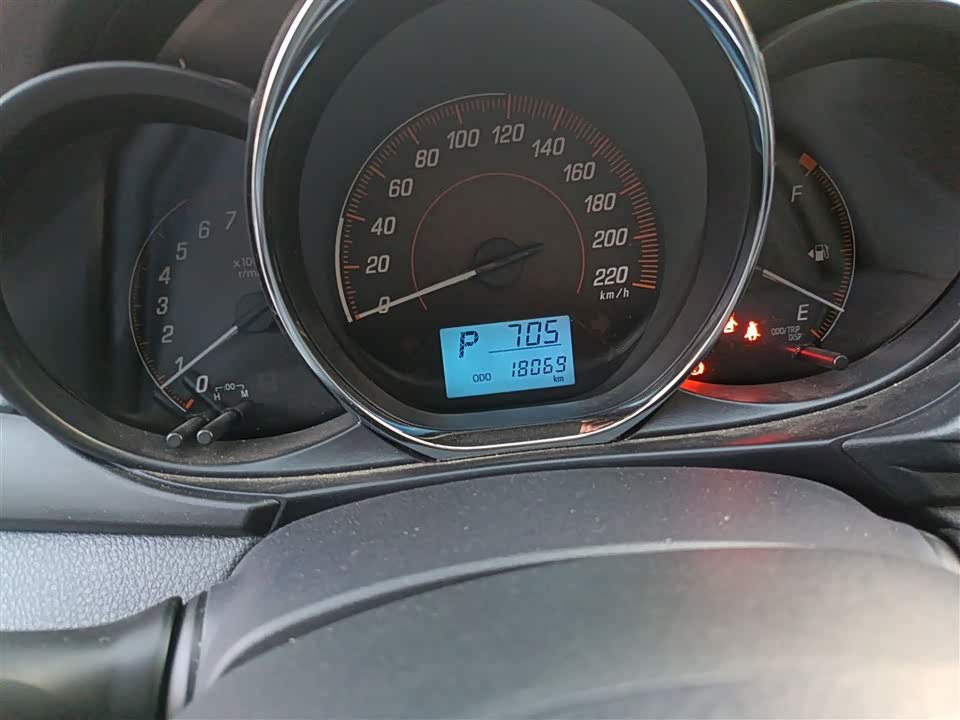 Toyota YARiS L to enjoy