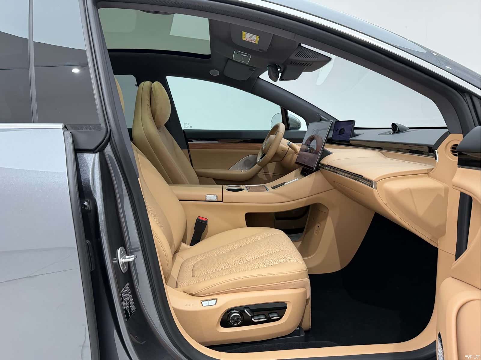 Luxeed R7, 2025 17