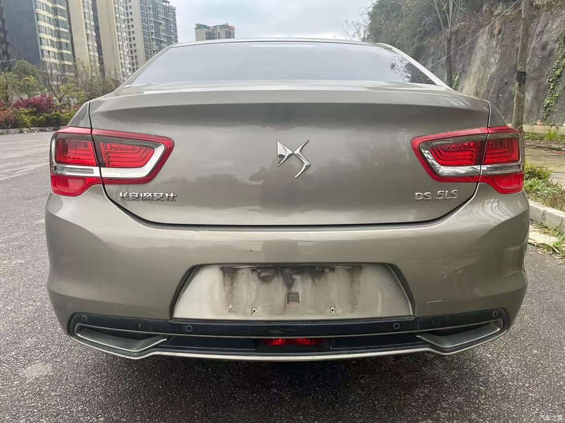 DS VTi140, 2015 8