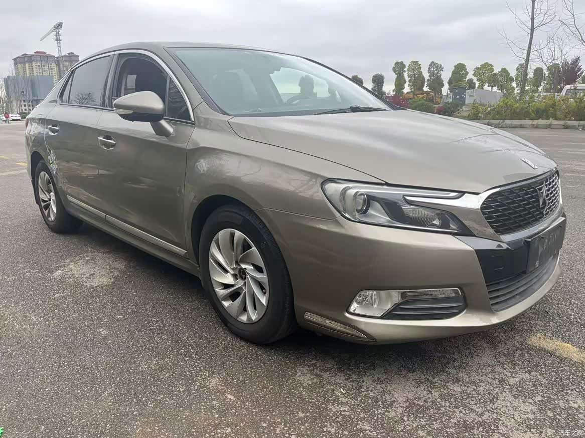 DS VTi140, 2015 3