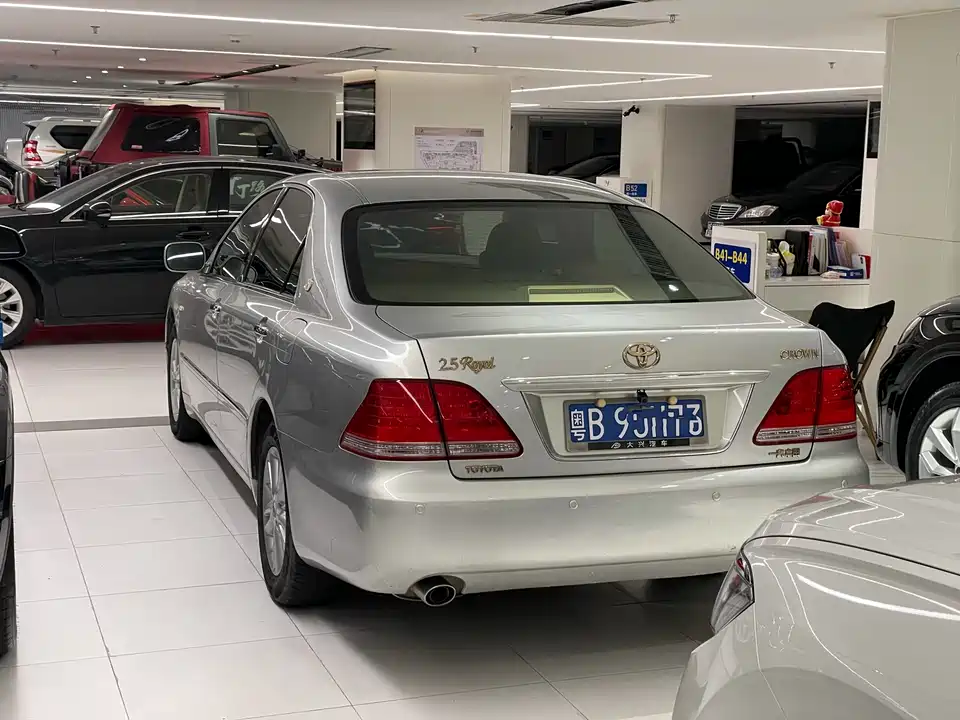 Toyota crown