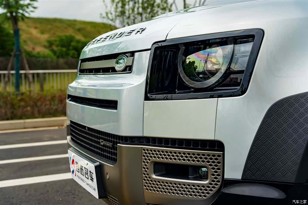 Land Rover Defender, 2022 23