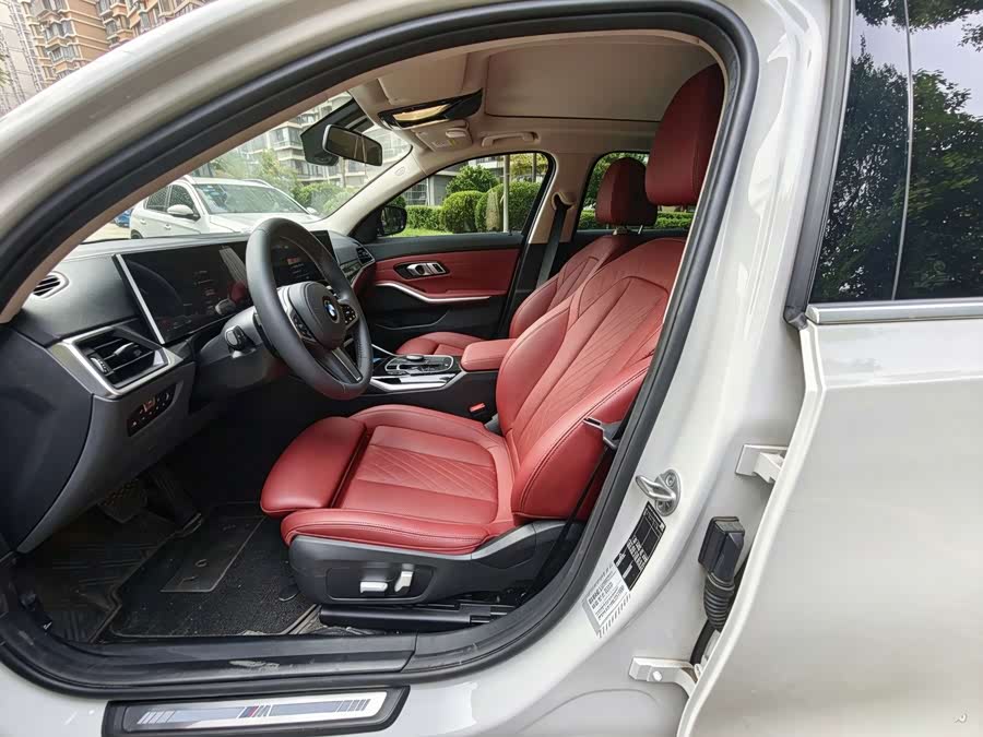 BMW 3 Series 2023, фото 7