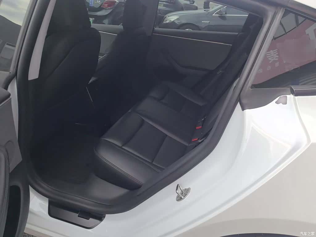 Tesla Model 3, 2024 17