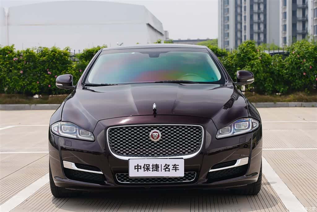 Jaguar XJ, 2017 3