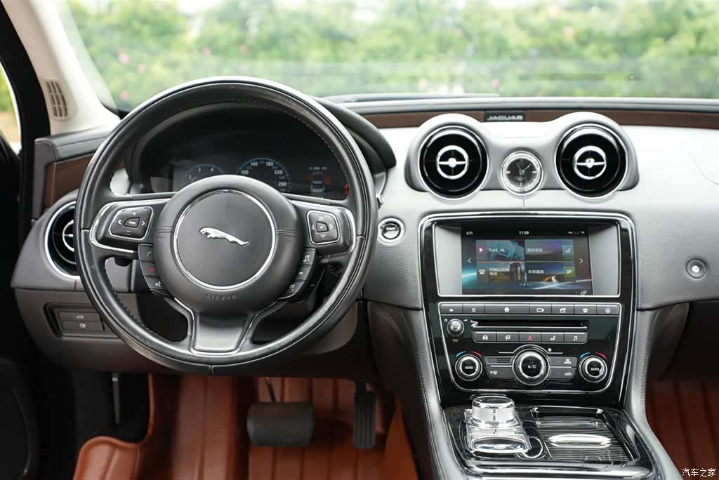 Jaguar XJ, 2017 16