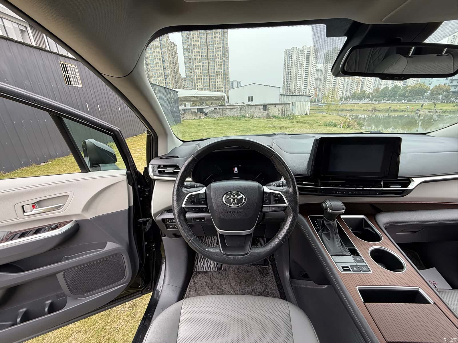 Toyota Sienna, 2022 10