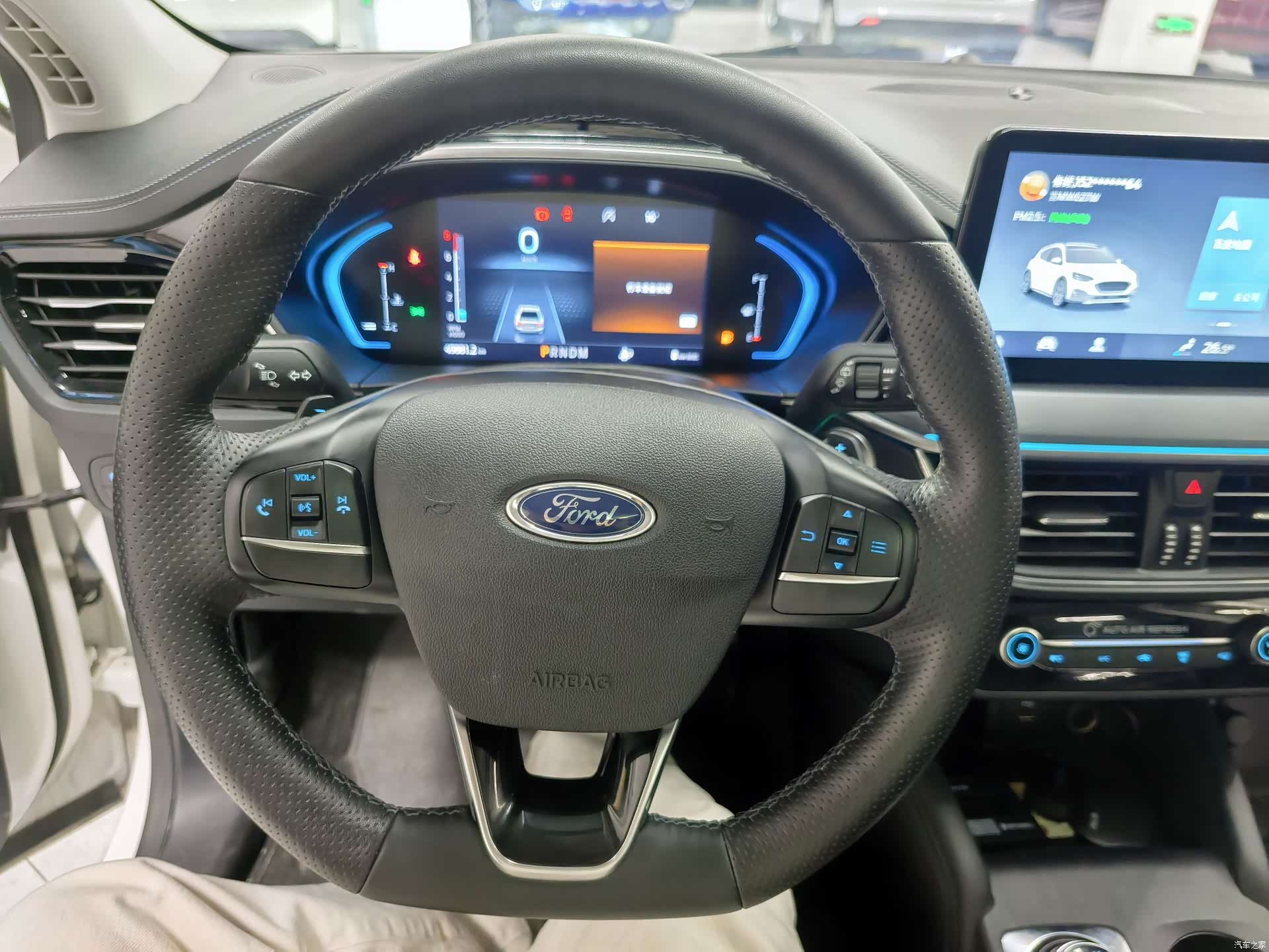 Ford Focus, 2022 11