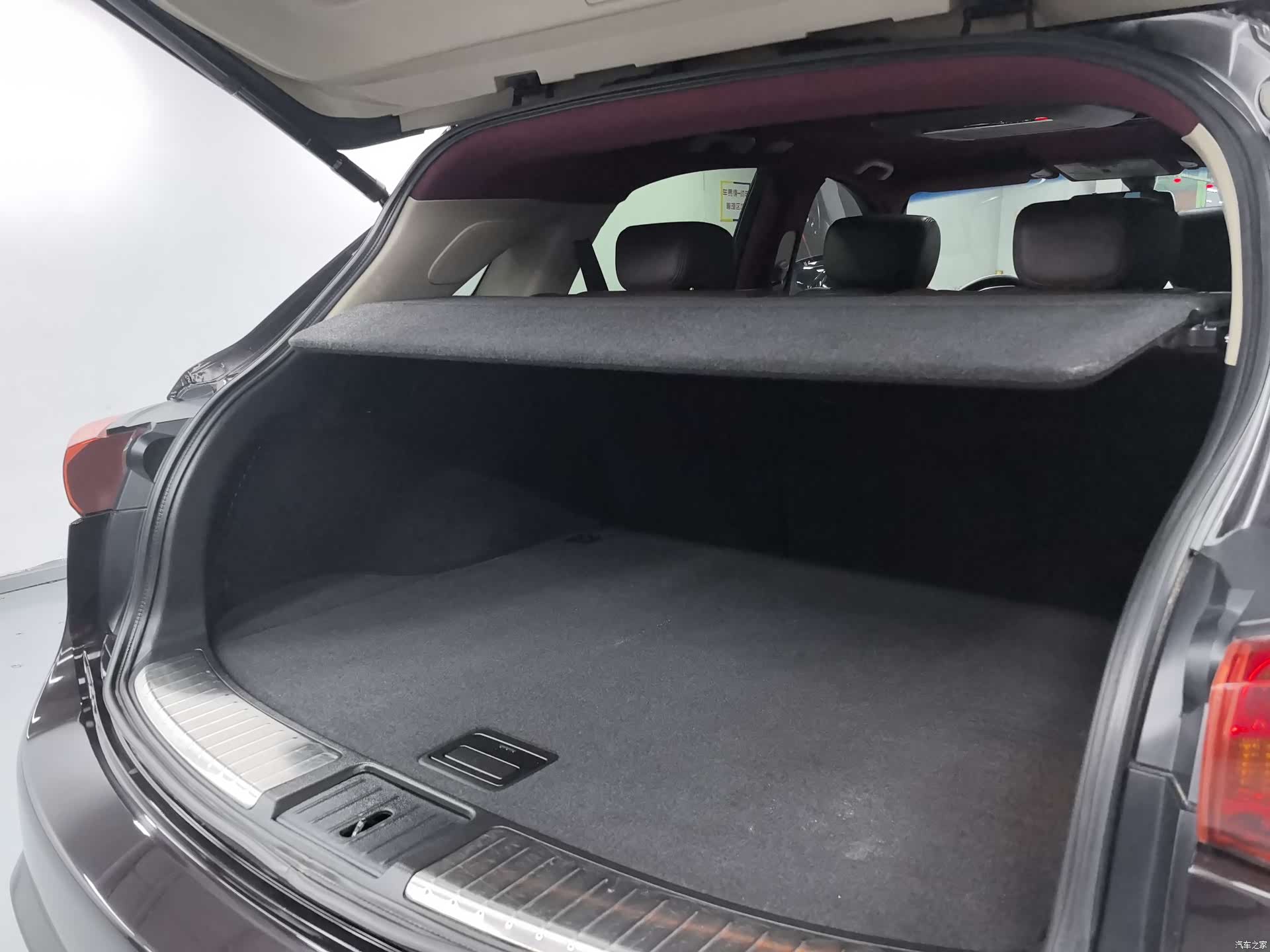 Infiniti FX35, 2012 14