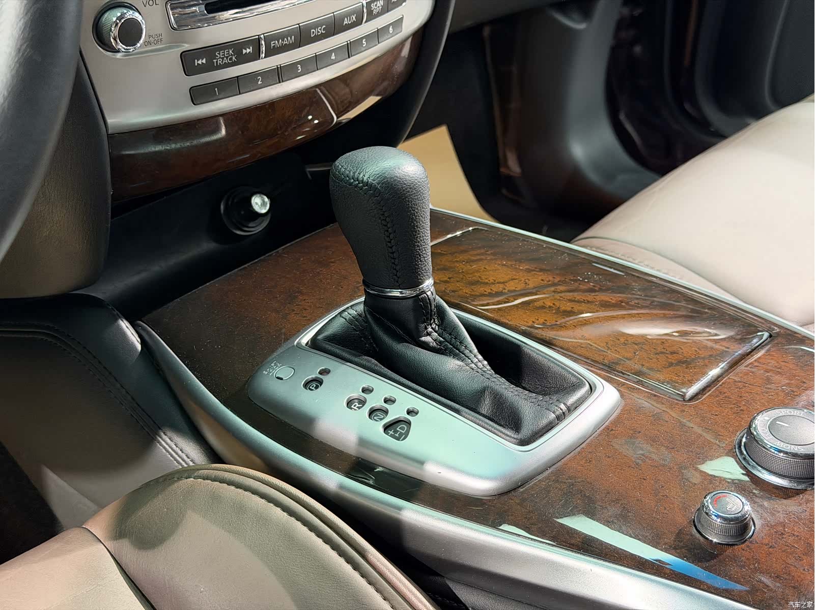 Infiniti JX35, 2014 12
