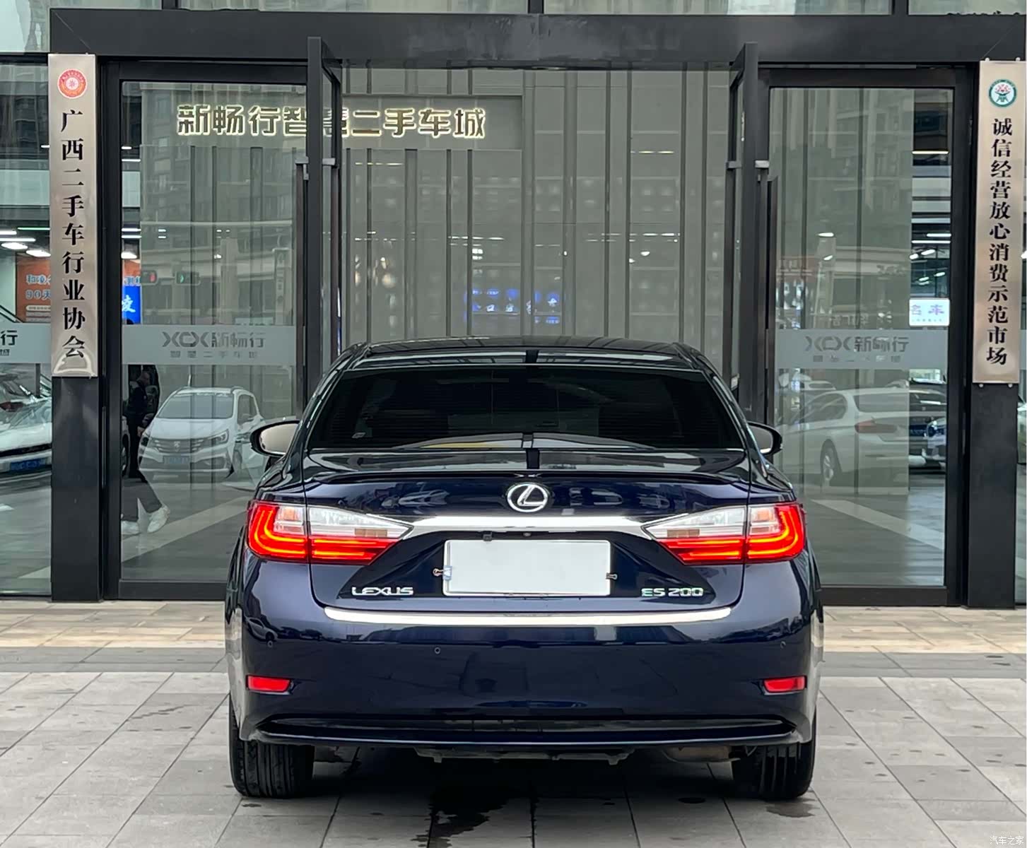 Lexus ES, 2018 все фото