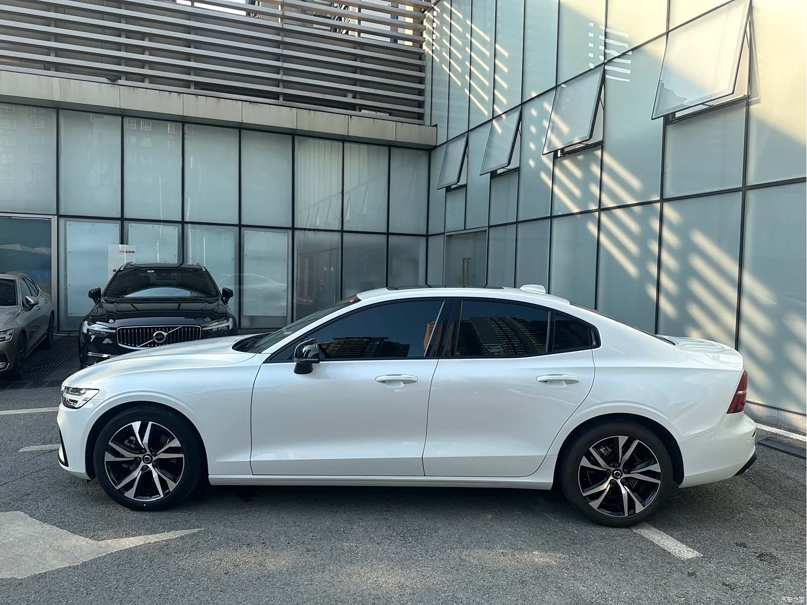 Volvo S60, 2023 все фото
