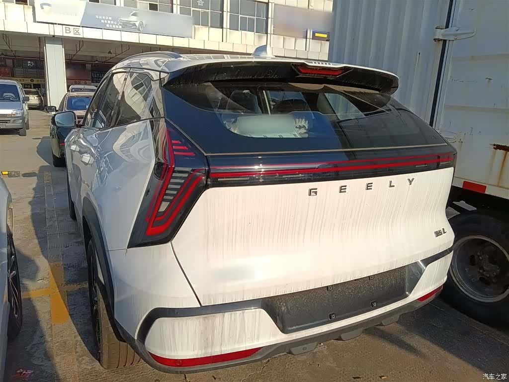 Geely Boyue, 2026 все фото