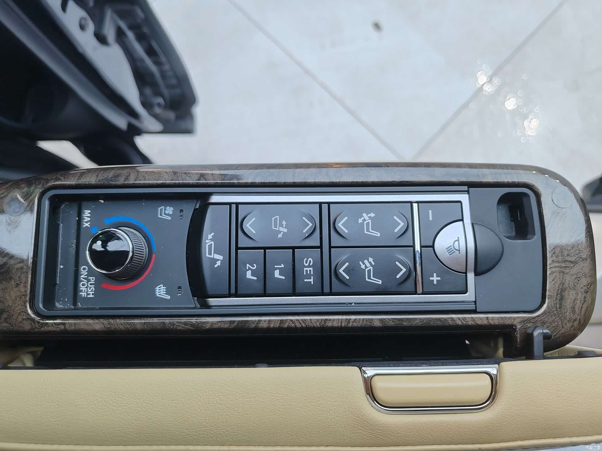 Toyota Alphard, 2022 13
